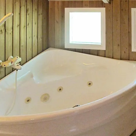 Pleasant Holiday Home In V Ggerl Se With Whirlpool Дом отдыха Boto By